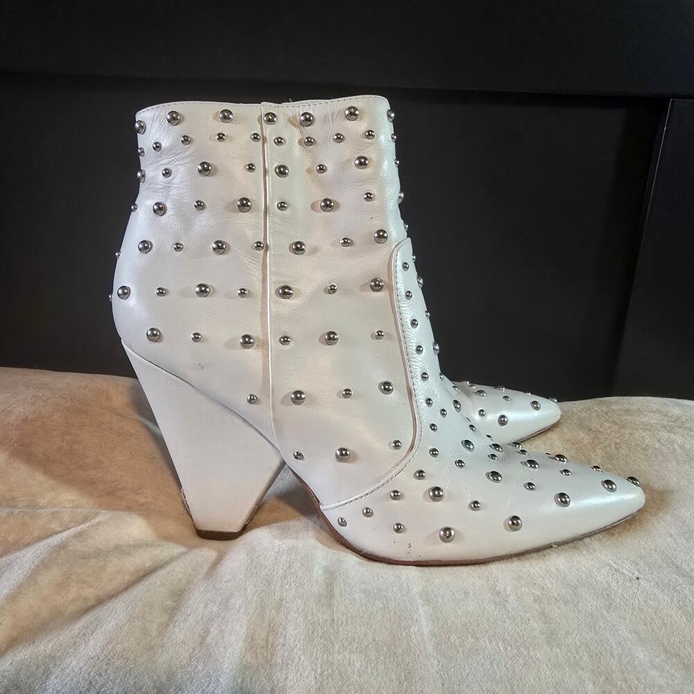 Sam Edelman Roya white‎ booties silver studs cone heel pointed toe flashy size 8